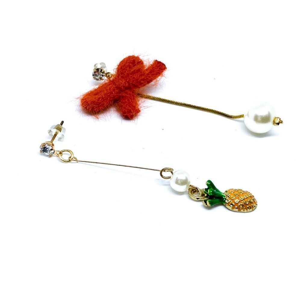 NWT Pineapple Yarn Bow Pearl Gold Dangle Earring